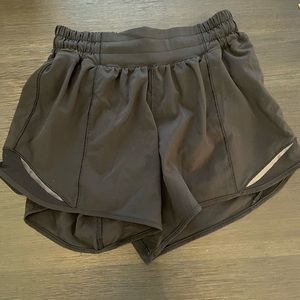Lululemon hotty hot 4in size 2